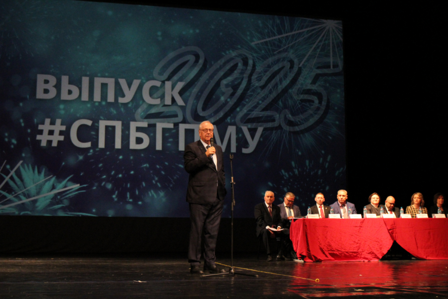 Выпуск столетия: в Педиатрическом университете вручили дипломы выпускникам 49