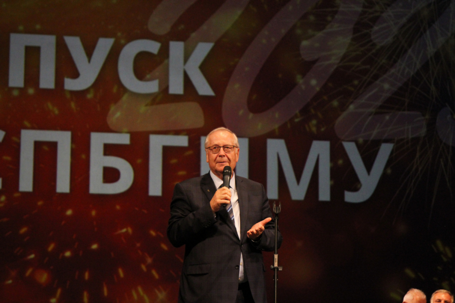 Выпуск столетия: в Педиатрическом университете вручили дипломы выпускникам 50