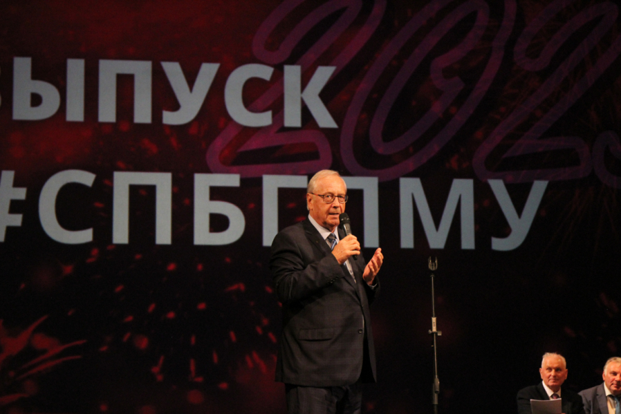 Выпуск столетия: в Педиатрическом университете вручили дипломы выпускникам 51