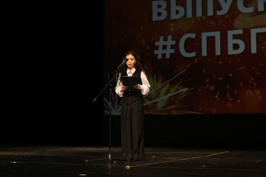 Выпуск столетия: в Педиатрическом университете вручили дипломы выпускникам 61