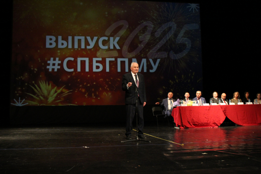 Выпуск столетия: в Педиатрическом университете вручили дипломы выпускникам 71