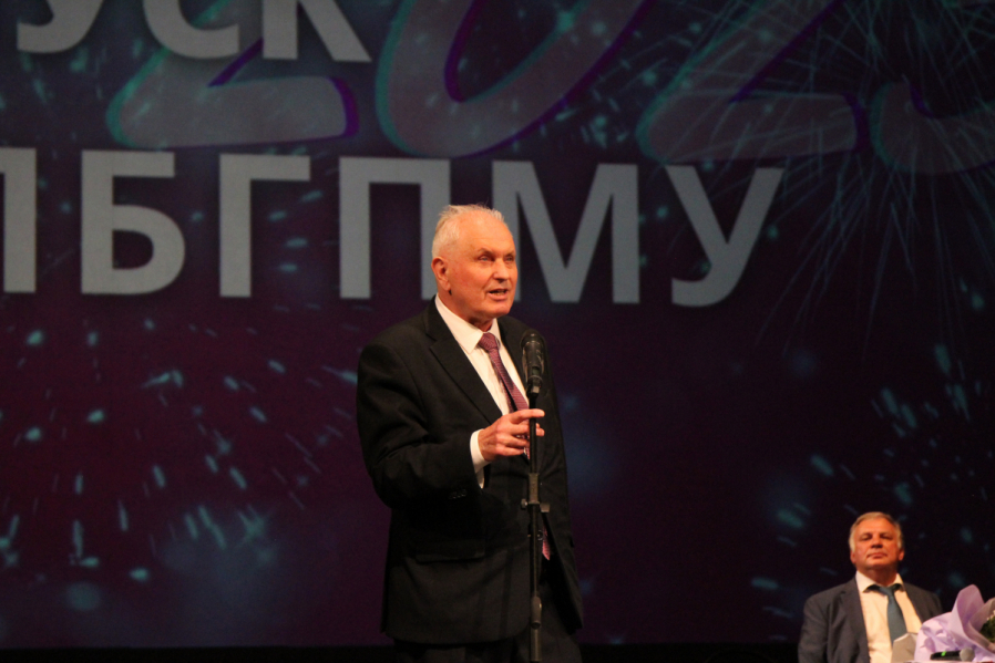 Выпуск столетия: в Педиатрическом университете вручили дипломы выпускникам 72