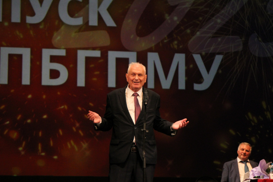 Выпуск столетия: в Педиатрическом университете вручили дипломы выпускникам 74