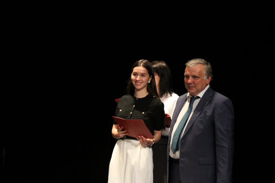 Выпуск столетия: в Педиатрическом университете вручили дипломы выпускникам 80