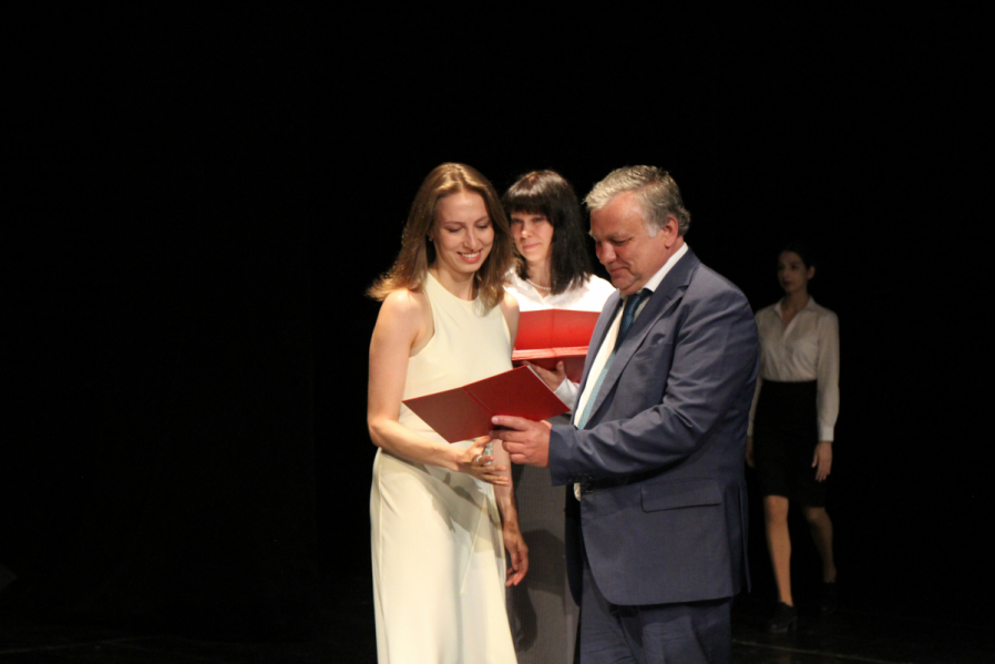 Выпуск столетия: в Педиатрическом университете вручили дипломы выпускникам 81