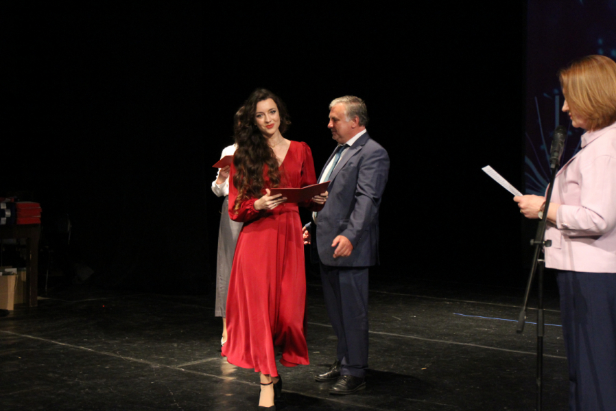 Выпуск столетия: в Педиатрическом университете вручили дипломы выпускникам 84