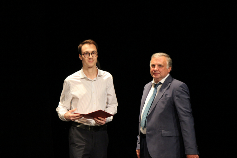 Выпуск столетия: в Педиатрическом университете вручили дипломы выпускникам 87