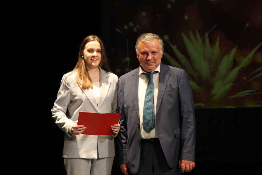 Выпуск столетия: в Педиатрическом университете вручили дипломы выпускникам 91