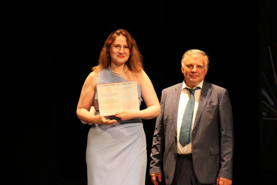 Выпуск столетия: в Педиатрическом университете вручили дипломы выпускникам 95