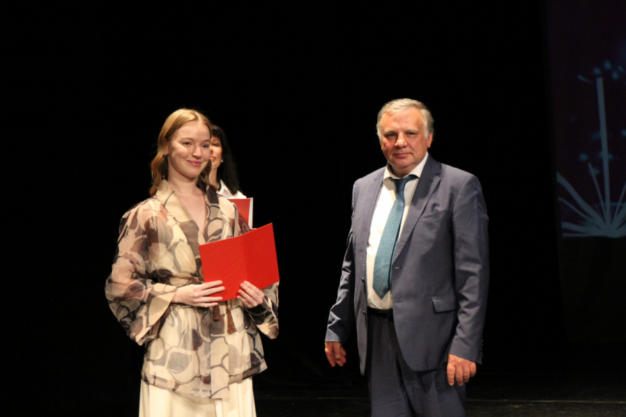 Выпуск столетия: в Педиатрическом университете вручили дипломы выпускникам 96