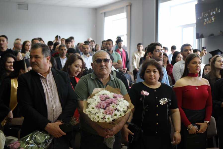 Иностранным выпускникам Педиатрического университета вручили дипломы о высшем образовании 11