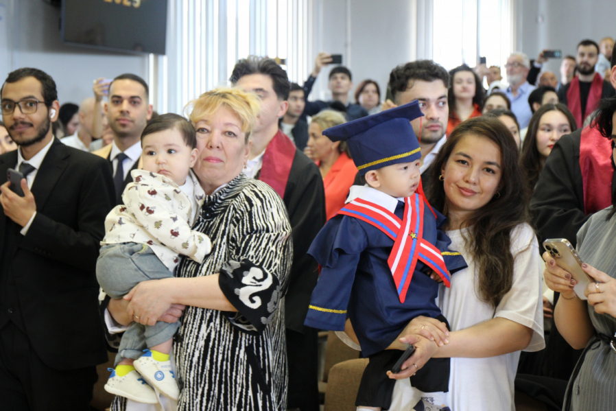 Иностранным выпускникам Педиатрического университета вручили дипломы о высшем образовании 13