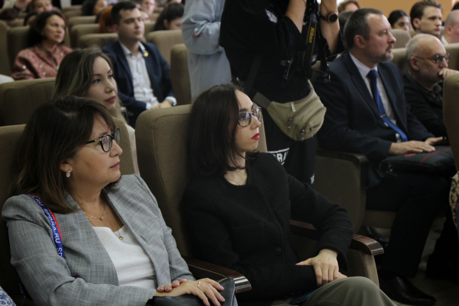 В Педиатрическом университете вручили дипломы врачам-ординаторам 7