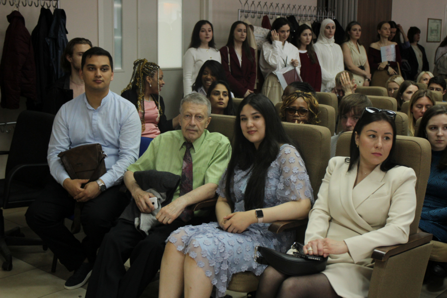 В Педиатрическом университете вручили дипломы врачам-ординаторам 8