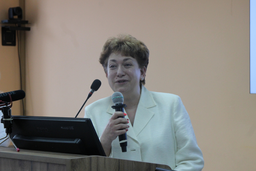 В Педиатрическом университете вручили дипломы врачам-ординаторам 15