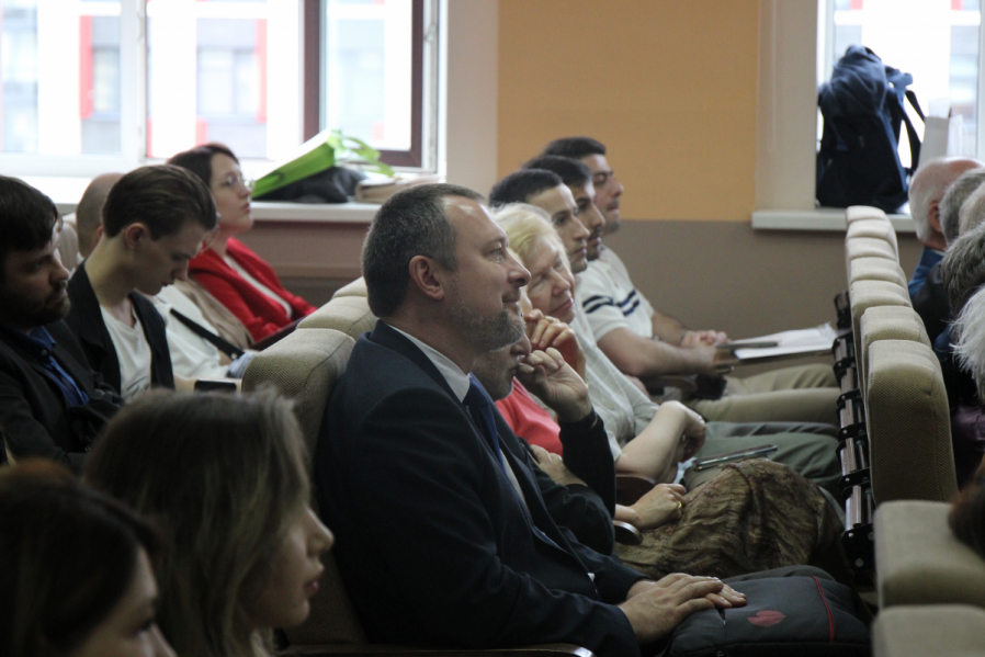 В Педиатрическом университете вручили дипломы врачам-ординаторам 19