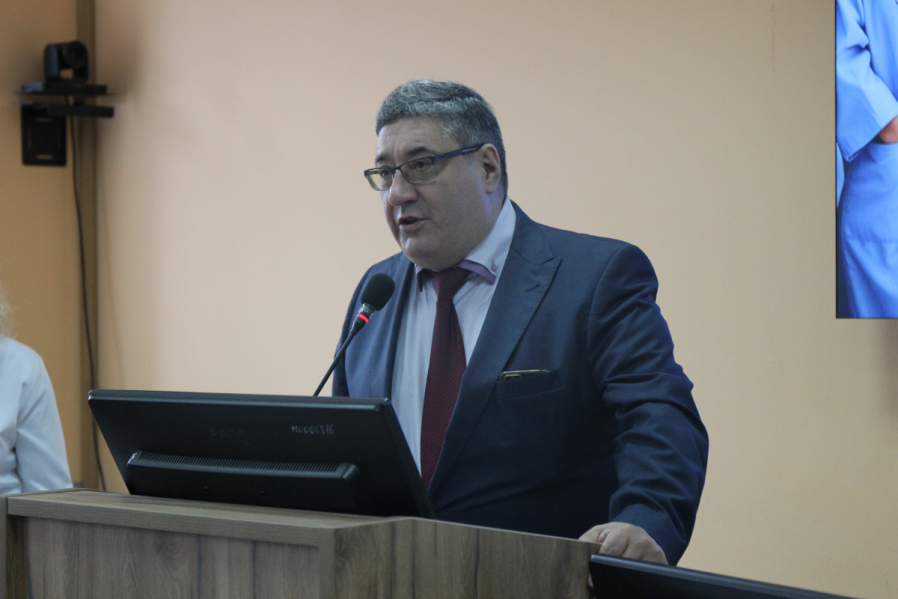 В Педиатрическом университете вручили дипломы врачам-ординаторам 21