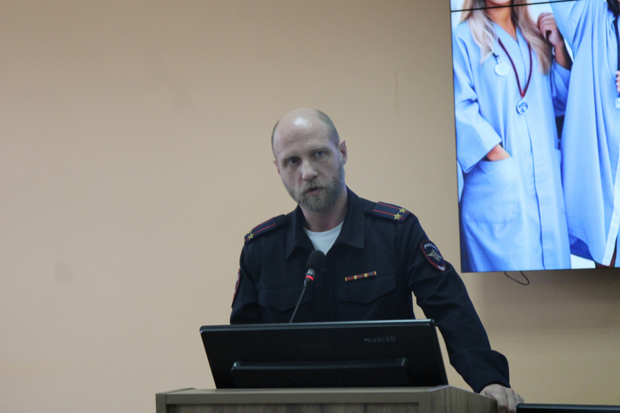 В Педиатрическом университете вручили дипломы врачам-ординаторам 23