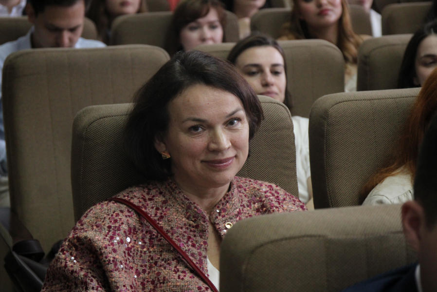 В Педиатрическом университете вручили дипломы врачам-ординаторам 24