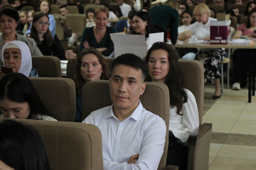 В Педиатрическом университете вручили дипломы врачам-ординаторам 26