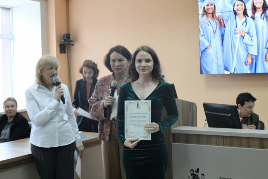 В Педиатрическом университете вручили дипломы врачам-ординаторам 36