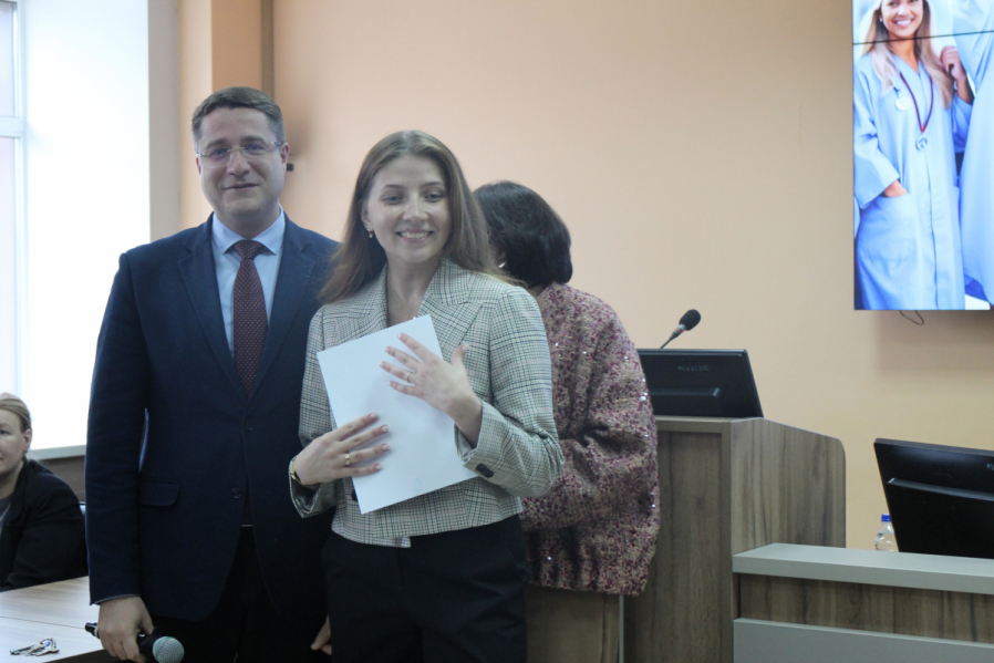 В Педиатрическом университете вручили дипломы врачам-ординаторам 38
