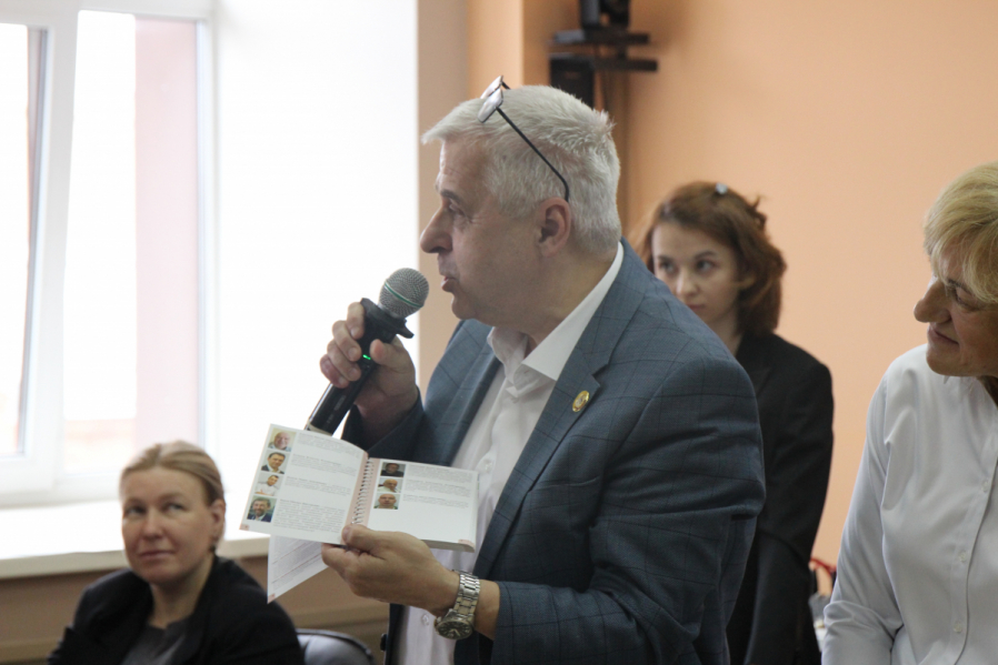 В Педиатрическом университете вручили дипломы врачам-ординаторам 41