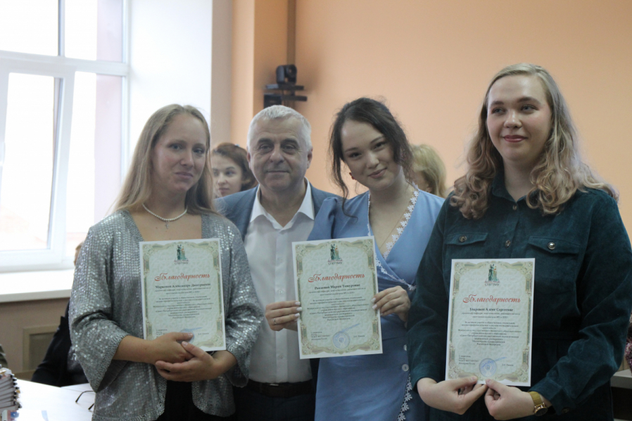 В Педиатрическом университете вручили дипломы врачам-ординаторам 43