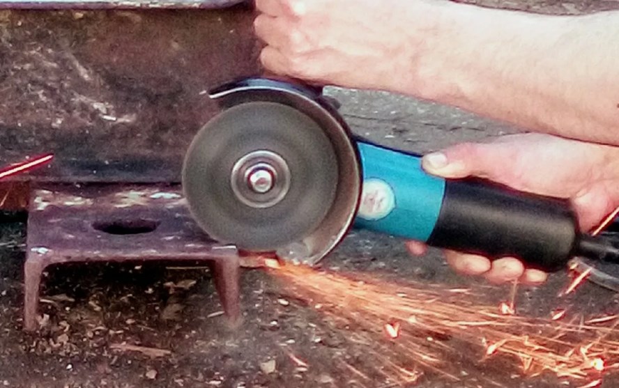 Неосторожное обращение с инструментами привело подростка в клинику Педиатрического университета