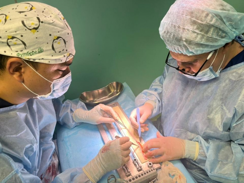 Врач Педиатрического университета провел мастер-класс по детской артроскопии в Казахстане