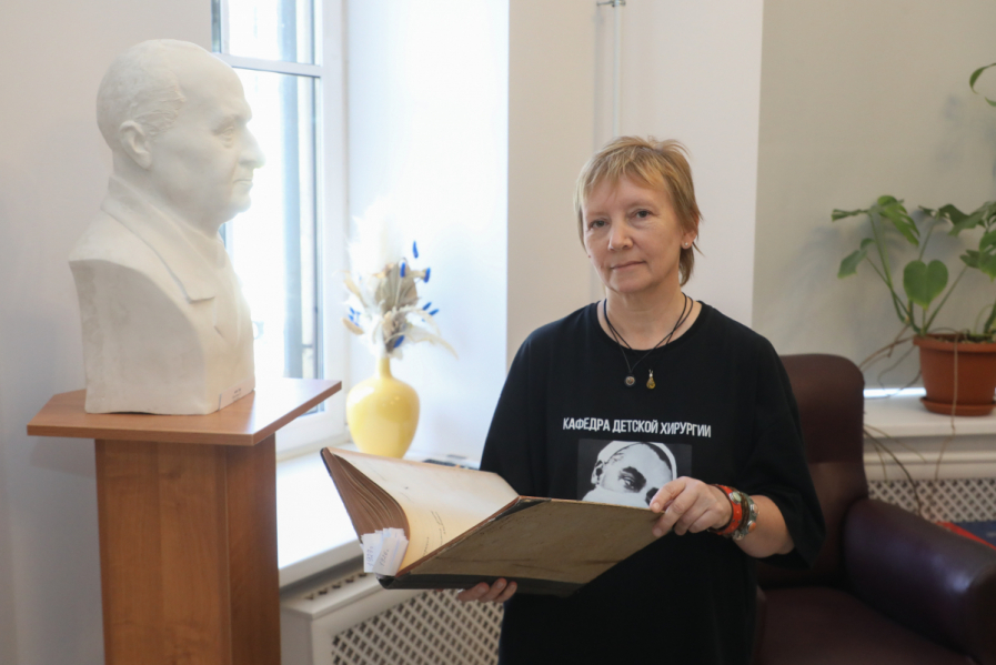 В Педиатрическом университете открылась выставка, посвящённая Роману Вредену 15