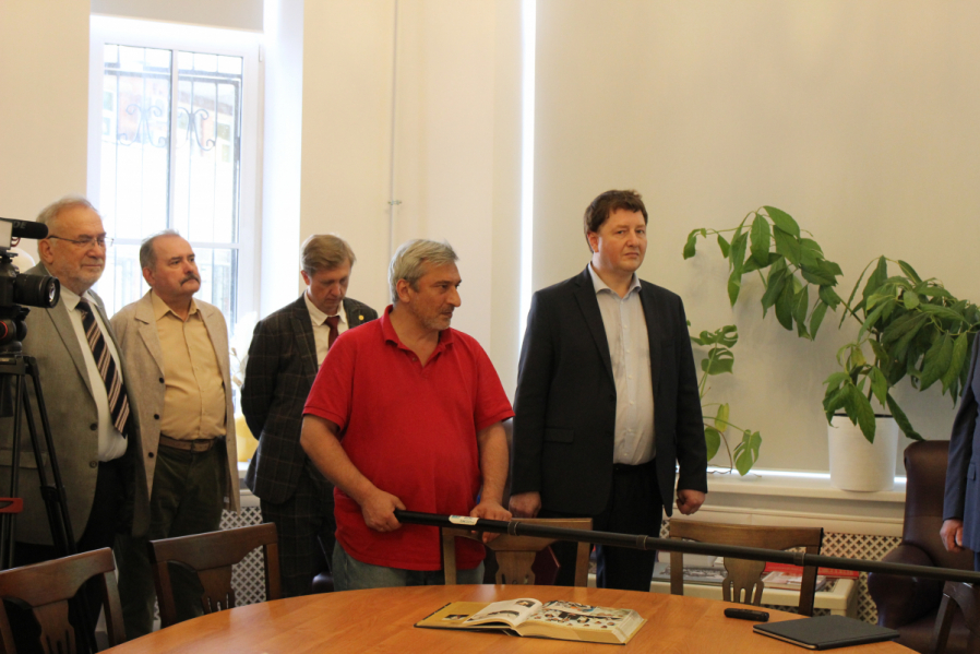 В Педиатрическом университете открылась выставка, посвящённая Роману Вредену 30