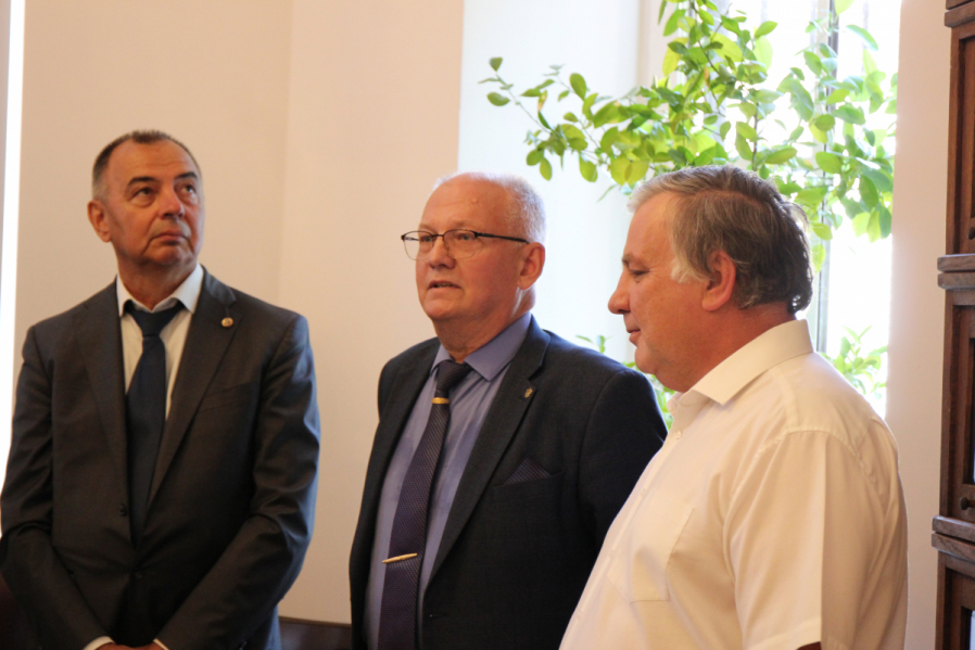 В Педиатрическом университете открылась выставка, посвящённая Роману Вредену 33