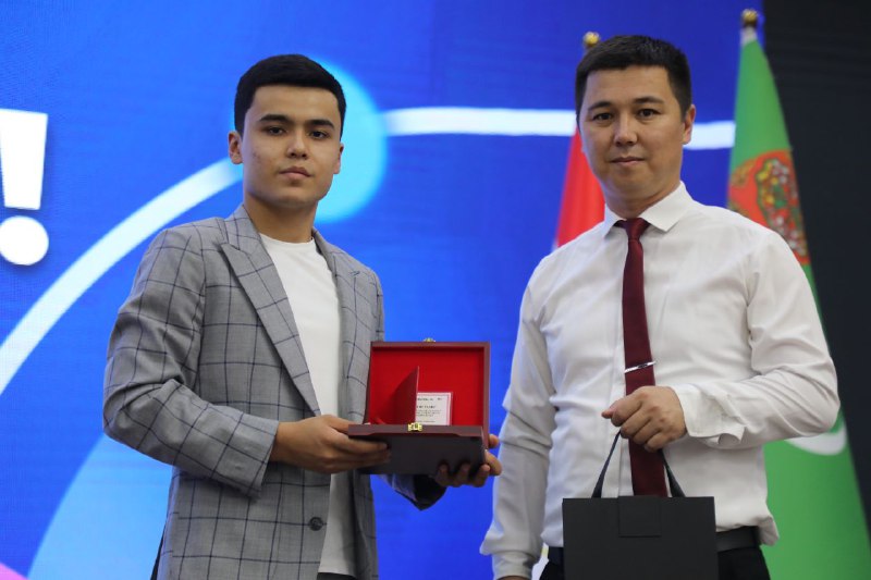 Студент Педиатрического университета получил высокую награду Узбекистана за достижения в научной сфере