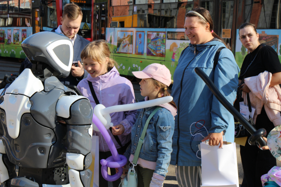 Почему трамваи не чихают: в Экспозиционно-выставочном комплексе Горэлектротранса подвели итоги конкурса детского рисунка 7