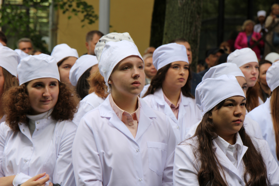 Первый курс столетия: В Педиатрическом университете состоялась торжественная церемония посвящения в студенты