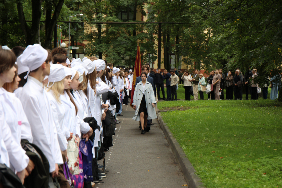 Первый курс столетия: В Педиатрическом университете состоялась торжественная церемония посвящения в студенты 8