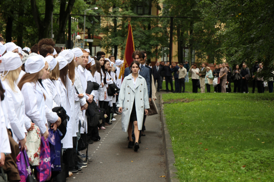 Первый курс столетия: В Педиатрическом университете состоялась торжественная церемония посвящения в студенты 9