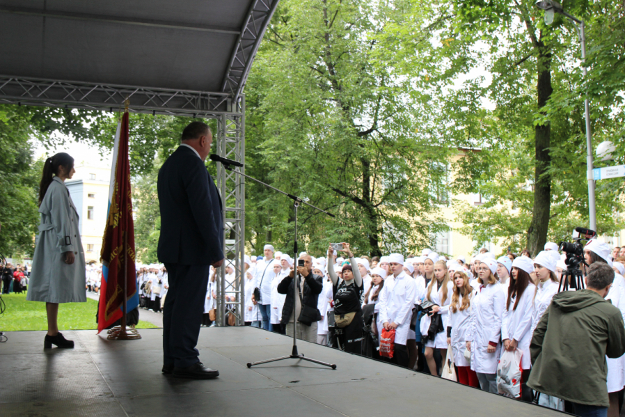 Первый курс столетия: В Педиатрическом университете состоялась торжественная церемония посвящения в студенты 13