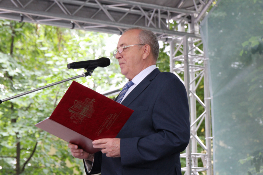 Первый курс столетия: В Педиатрическом университете состоялась торжественная церемония посвящения в студенты 18