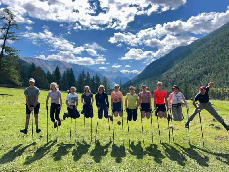 Студенты Педиатрического университета покорили гору на Алтае в честь 100-летия вуза