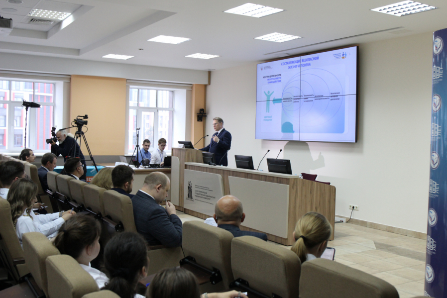 Михаил Мурашко: Главный ресурс системы здравоохранения — это люди, а не только технологии 6