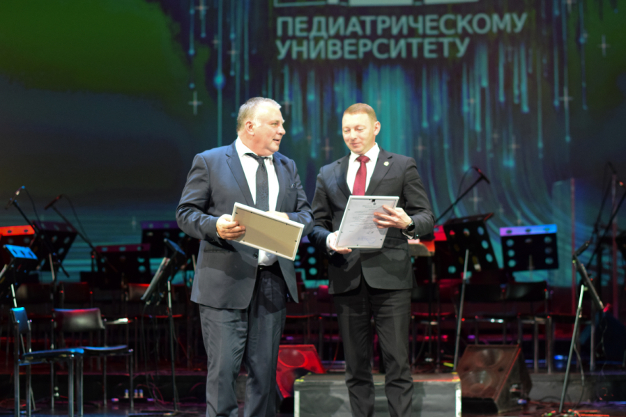 Министр здравоохранения и Губернатор Санкт-Петербурга поздравили Педиатрический университет со 100-летием 71