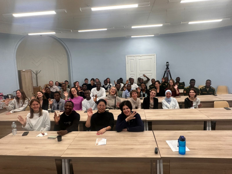 Студенты-медики представили Педиатрический университет на форуме в СПбГУ 1