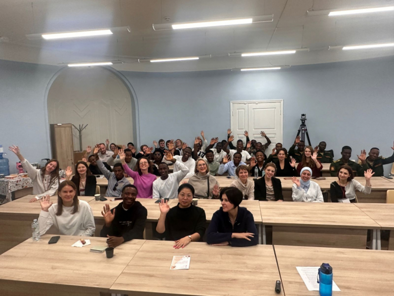 Студенты-медики представили Педиатрический университет на форуме в СПбГУ 3