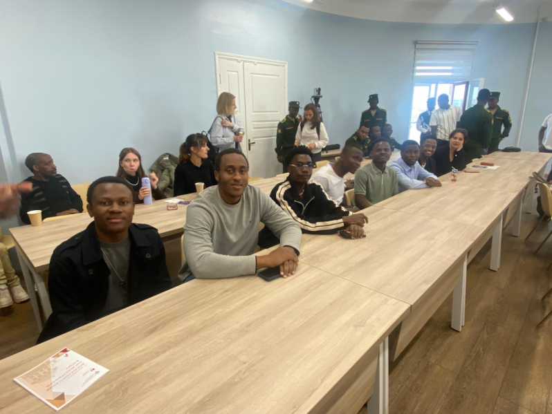 Студенты-медики представили Педиатрический университет на форуме в СПбГУ 5