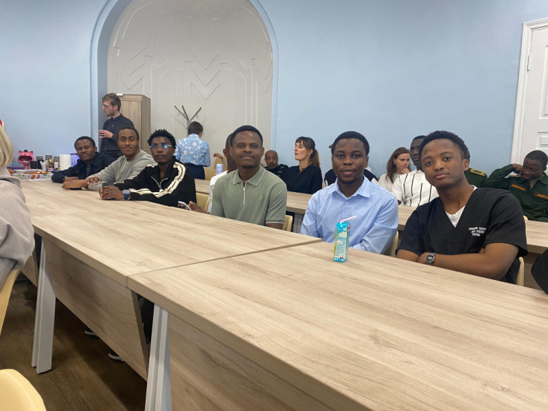 Студенты-медики представили Педиатрический университет на форуме в СПбГУ 7