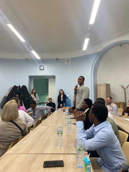 Студенты-медики представили Педиатрический университет на форуме в СПбГУ 9