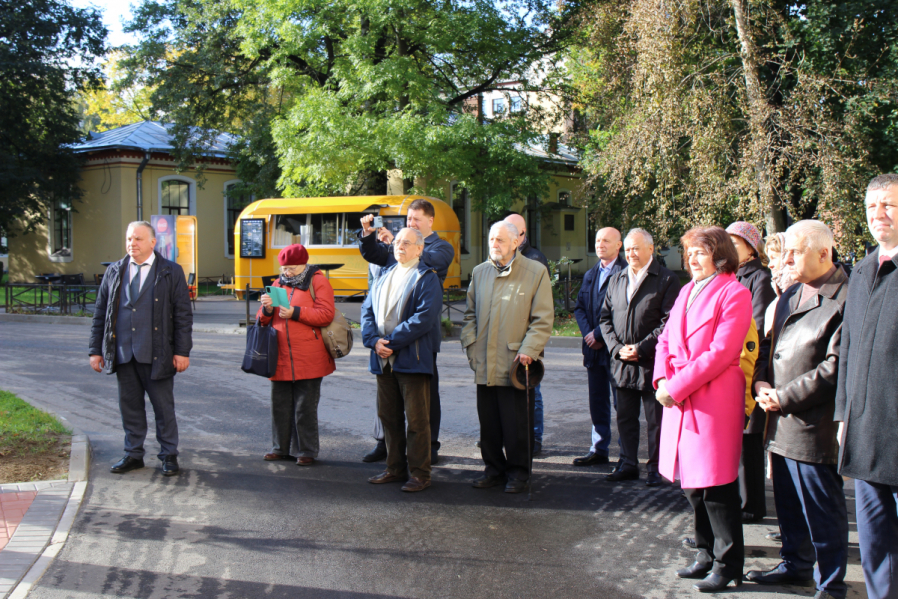 В Педиатрическом университете освятили памятник матерям блокадного Ленинграда «Надо жить» 4