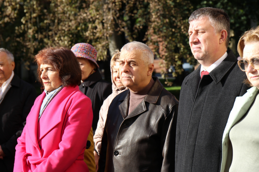 В Педиатрическом университете освятили памятник матерям блокадного Ленинграда «Надо жить» 6